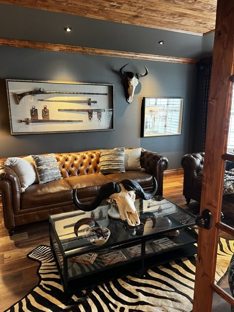 Western Ranch Interior Design, Man’s Apartment Decor, Western Office Ideas For Men, Modern Cowboy Decor Interior Design, Western Style Interior Design, Western Game Room, Steer Skull Decor Living Rooms, Texas Ranch Interior, Yallternative Home Decor