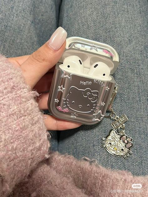 Ear Phones Aesthetic, Earphone Aesthetic, Airpod Cases Aesthetic, Fone Apple, Airpods Aesthetic, I Dont Need Friends, Cute Ipod Cases, Aesthetic Backpack, Emoji For Instagram