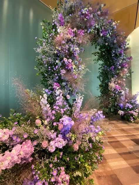 Enchanted Forest Entrance Decor, Magic Garden Wedding Theme, Traditional Quince Dresses, Elegant Quince Centerpieces, Quince Spring Themes, Enchanted Forest Quinceanera Decoration, Sage Green And Lavender Quinceanera, Quinceanera Arch Ideas, Fairy Tail Sweet 16 Theme