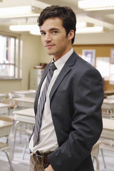 Ezra Fitz, Ian Harding, A Man In A Suit, Man In A Suit, Tv Movie, The Villain, Pretty Little Liars, Serie Tv, Celebrity Crush