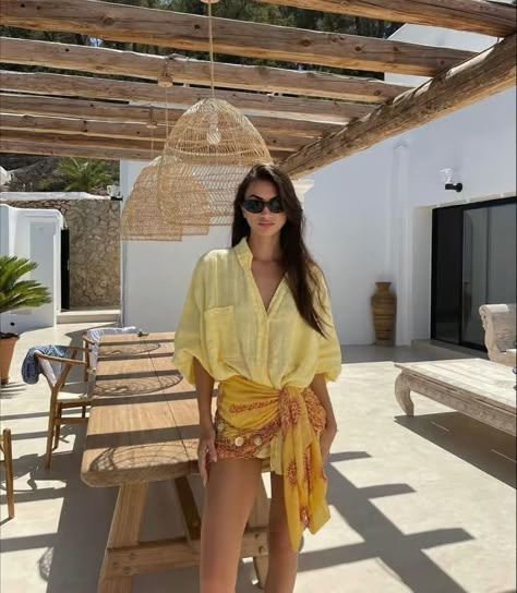 These Are The Mykonos Outfits We Are Wearing This Summer - CLOSS FASHION Goa Outfits, Bali Outfits, Bali Outfit, Thailand Outfit, Greece Outfit, Look Zara, Vacation Fits, Summer Holiday Outfits, Island Outfit