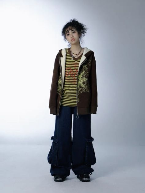 Y2k Aesthetic Fashion Grunge, Aesthetic Harajuku Outfit, Outfit Inspo Japanese Streetwear, Japanese Streetstyle 90s, Y2k 90s Fashion Grunge, Grunge Acubi Fashion, Japanese 200s Fashion, Grunge Harajuku Street Style, Japanese Grunge Outfits