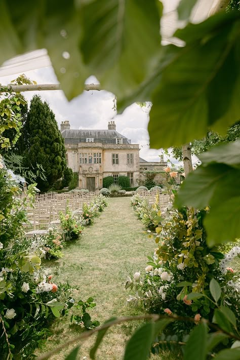 Manor Wedding Ideas, Wedding English Style, Historic Estate Wedding, Uk Wedding Venues English Country, Uk Garden Wedding, Wedding Venues England, Uk Countryside Wedding, Country Manor Wedding, Estate Garden Wedding