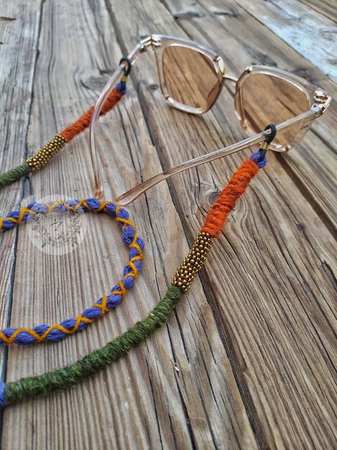 Glasses Strap Ideas, Crochet Glasses Chain, Crochet Sunglasses, Crochet Glasses, Chain Crochet, Eyeglass Jewelry, Hantverk Diy, Eyeglass Strap, Eyeglass Accessories