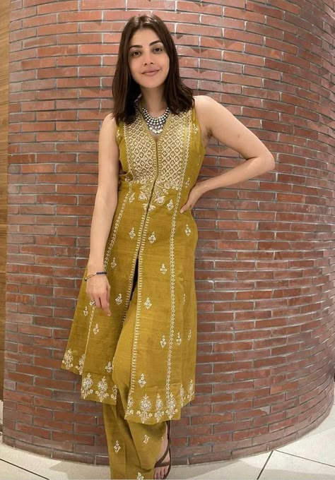 Sleeveless Kurta Set, Sleeveless Kurta, Brown Strappy Sandals, Choli Dress, Stylish Kurtis Design, Blouse Designs Catalogue, Anita Dongre, Fancy Sarees Party Wear, Fancy Tops