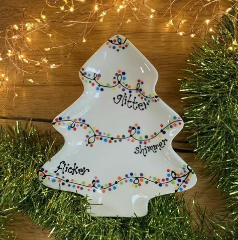 Pottery Painting Ideas Xmas, Christmas Tree Plate Pottery Painting, Pottery Painting Ideas Easy Ceramic Christmas Ornaments, Christmas Tree Pottery Painting, Paint Your Own Pottery Ideas Christmas, Festive Pottery Painting, Ceramic Tree Painting Ideas, Christmas Ceramic Painting Ideas, Christmas Pottery Ideas Ceramics Plates