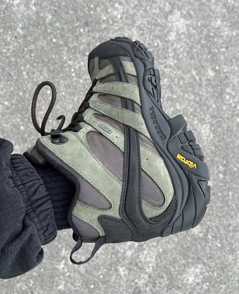 Gorpcore Boots, Y2k Inspired Outfit, Tactical Fashion, Mountain Boots, Pretty Flacko, Merrell Moab, Hiker Boots, Street Style Outfits Men, Hiking Shoe