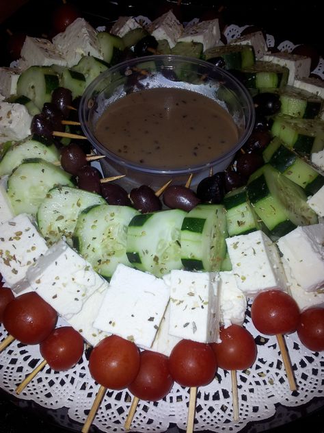 Greek Salad on a Stick with Balsamic Vinaigrette! Toga Party Food Ideas, Toga Party Food, Greek Mythology Food, Toga Party Ideas, Toga Party Decorations, Greek Toga Party, Greek Dinner Party, Recipes For Dinner Party, Greek Party Decorations