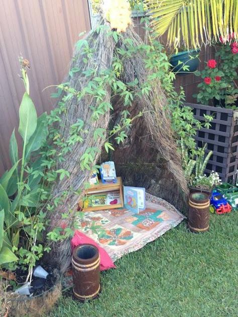 Outdoor Reading Den for Kids Outdoor Preschool, Nature Playground, Forest Schools, Natural Play Spaces, Natural Playgrounds, Outdoor Play Space, Outdoor Play Spaces, Garden Kids, Playground Ideas