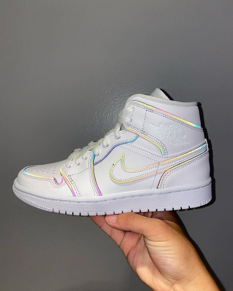 Jordan 1 Iridescent, White Air Jordan 1, Air Jordan 1 White, Nike Shoes Girls, White Jordans, Swag Shoes, Air Jordan 1 Mid, Jordan 1 Mid, Air Jordan 1