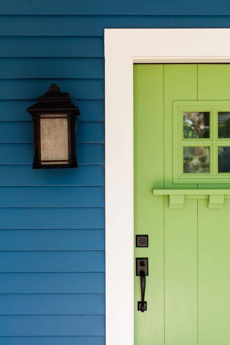 20+ Front Door Colors for a Blue House (Unique Ideas) • Creatively Living Blog Navy House Green Door, Bright Green Front Door, Mcm Exterior Paint Colors, Timeless Exterior, Light Blue Houses, Teal House, Green House Exterior, Best Front Door Colors, Craftsman Style Doors