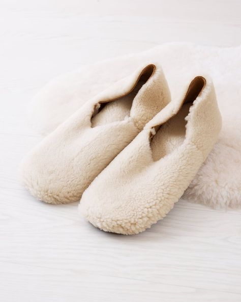 Celtic & Co. Cocoon Slippers Sock Slippers, Best Slippers, Executive Fashion, Wardrobe Room, Comfy Slippers, Shearling Slippers, House Clothes, Sheepskin Slippers, Warm Slippers