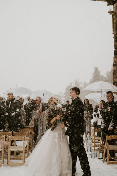 breckenridge colorado winter wedding Snowy Wedding Reception, Winter Wedding Castle, Banff Winter Wedding, Winter Wonderland Photography, Winter Castle Wedding, Snowy Wedding Pictures, Winter Wedding Mountains, Fairmont Banff Springs Wedding, Cozy Winter Wedding Aesthetic