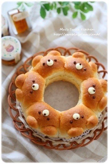 Tear-Away Teddy Bear Rolls | 16 Adorable Loaves Of Bread Shaped Like Animals Bread Recipes For Kids, Shaped Bread, Decorações Com Comidas, Bread Shaping, Kawaii Cooking, Cute Baking, Bread Roll, Seitan, Fun Kids Food