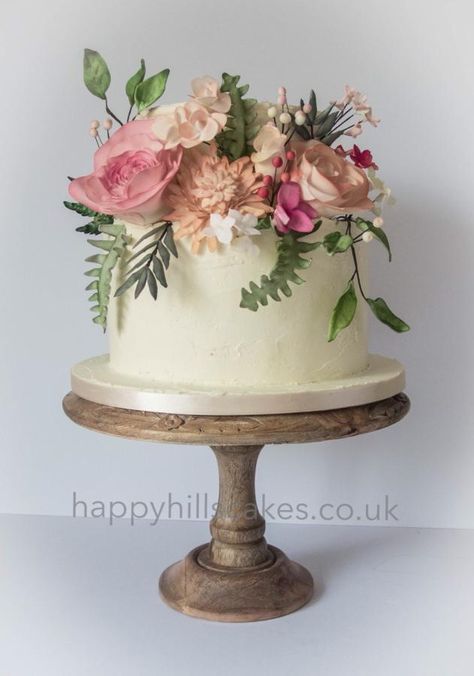 Corals pinks and foliage natural wedding cake  by Happyhills Cakes - http://cakesdecor.com/cakes/241952-corals-pinks-and-foliage-natural-wedding-cake Rustic Daisy Wedding, Wedding Confetti Ideas, Natural Wedding Cake, Confetti Ideas, Flower Cake Design, Elegant Cookies, Flowers Creative, Single Tier Cake, Diy Wedding Cake