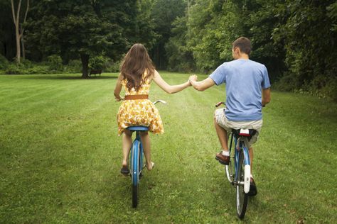 Couple holding hands while riding bicycles~Straight men of all ages tend to have their romantic sights set on women in their mid-twenties, while women prefer men who are about the same age as they are, according to a new study. Free Date Ideas, Fun Couple Activities, What I Like About You, Blithe Spirit, Riding Bikes, Couple Activities, Date Ideas, Good Dates, Fun Couple