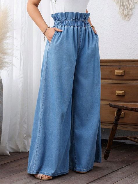 Denim Trousers Outfit, Inspirational Clothing, Trouser Outfit, Modern Tops, Daily Paper, Stylish Dress Book, Denim Design, Jumpsuit Fashion, Women Denim Jeans