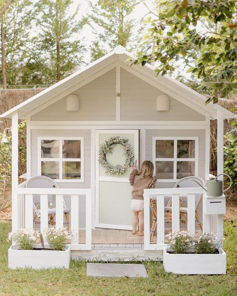 Cubby House Ideas, Playhouse Interior, Kids Cubby Houses, Kids Cubbies, Backyard Kids Play Area, Backyard Playhouse, Wendy House, Cubby House, Play Outside