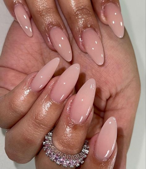 Nude Press On Nails, Nails Medium Almond, Kutek Disney, Unghie Sfumate, Milky Nails, Press On Nails Medium, Medium Almond, Nude Nail Designs, Work Nails