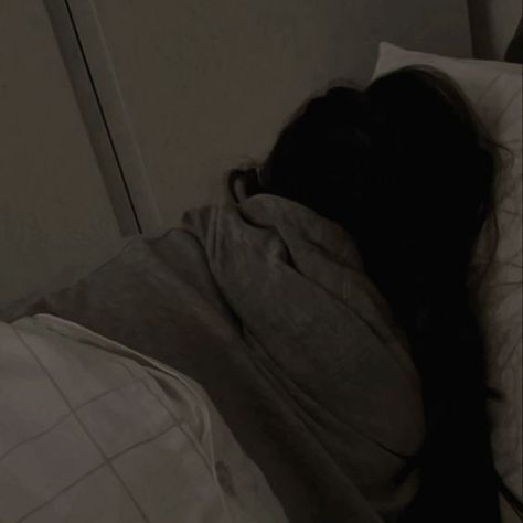 Someone Sleeping Aesthetic, Sleeping Dark Aesthetic, Sleeping At Night Aesthetic, Bed Sleeping Aesthetic, Person Sleeping Aesthetic, Exhausting Aesthetic, Sleeping All Day Aesthetic, Sleep Aesthetic Night Bed Dark, Girl Sleeping On The Bed