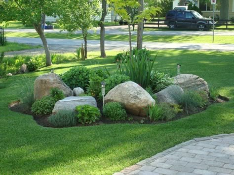 Easy Ideas for Landscaping with Rocks Gardening With Rocks, Landscape Front Yard, Yard Landscape Ideas, Cheap Landscaping Ideas, Rock Landscape, Landscape Rock, Landscaping With Boulders, Brick Garden, Front Yard Landscape