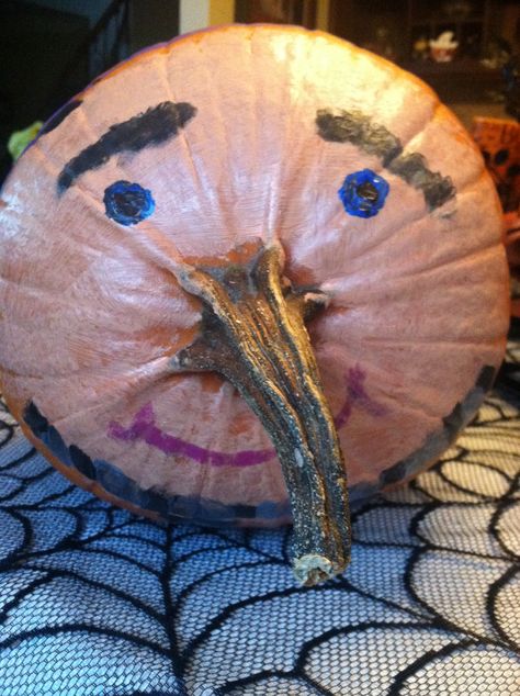 Gru Pumpkin Painting, Gru Pumpkin, Pumpkin Painting, Painted Pumpkins, A Pumpkin, Halloween Fun, Pumpkins, Paint, Halloween