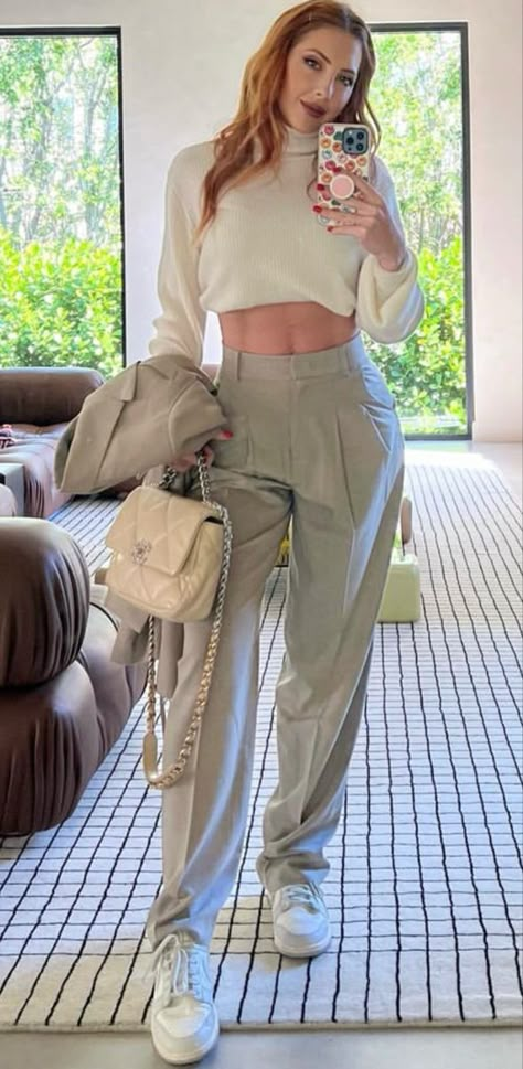 #sascha #fitness #fitnessmotivation #fishing #fit #fitnessaddict #look #outfits #outdoor #outfitideas #outfitstyle #fashion Sasha Fitness, Sascha Fitness, Work Ootd, Hilary Duff Style, Abs Women, Womens Outdoor Clothing, Friday Outfit, Chest Workouts, Nice Outfits