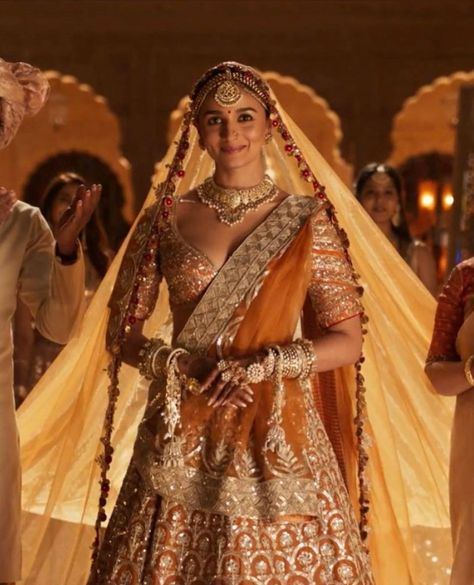 Alia Bhatt's Regal Bridal Look In Rocky Aur Rani Ki Prem Kahaani - Pyaari Weddings Alia Bhatt Rocky Aur Rani, Rani Lehenga, Alia Bhatt Saree, Orange Lehenga, Latest Bridal Lehenga, Georgette Lehenga, Indian Bridal Photos, Wedding Lehenga Designs, Indian Bride Outfits