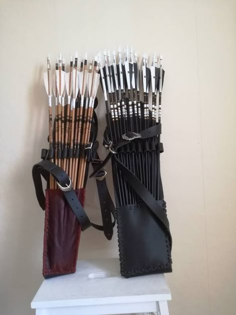 English Longbow, Archery Aesthetic, Bow Quiver, Arrow Quiver, Bow And Arrow Set, Archery Set, Archery Bows, Traditional Archery, Archery Bow