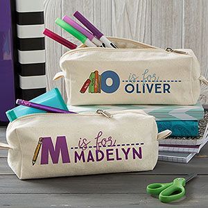 Trendy Personalized Gifts, Pencil Case Cricut Ideas, Personalized Pencil Pouch, Canvas Pencil Case Design, Cricut Pencil Case, Pencil Pouch Design, Personalized Kids Gifts, Back To School Pencil Case, Personalised Gifts For Kids