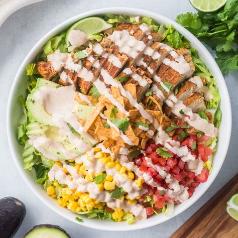 This Santa Fe Salad Recipe with chicken is a copycat of the popular Chili's recipe and uses a creamy Santa Fe Sauce. Santa Fe Salad Recipe, Santa Fe Sauce, Salad Recipe With Chicken, Santa Fe Chicken Salad, Santa Fe Salad, Copycat Chili, Main Course Salad, Santa Fe Chicken, Southwest Chicken Salad