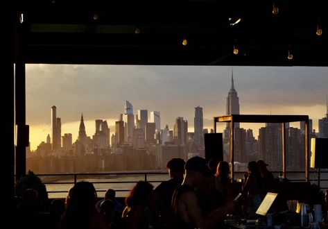 Empire State Of Mind, Nyc Girl, Nyc Life, New York Life, Dream City, Cinematic Photography, Concrete Jungle, City Aesthetic, City Girl