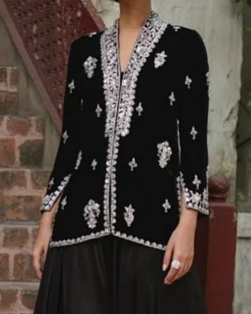 RETRO VELVET STYLE Indian Jackets For Women, Embroidery Jackets For Women, Blazers For Wedding, Black Velvet Jacket Outfit, Waist Coat For Women, Velvet Jacket Outfit, Velvet Pakistani Dress, Velvet Jackets Women, Velvet Dresses Outfit