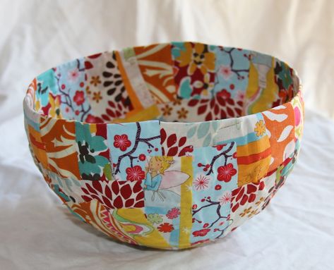 Fabric Mache, Paper Mache Bowls, Scrap Fabric Crafts, Scrap Fabric Projects, Fabric Bowls, Fabric Christmas Ornaments Diy, Paper Mache Art, Paper Mache Crafts, Christmas Ornaments Diy