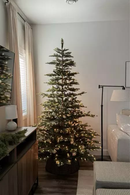 Click the pin to shop this Amazon Christmas tree! Aspen fir christmas tree Fake Tree Christmas, Aspen Christmas Decor, Home Made Christmas Trees, Sparse Christmas Tree Decorated, 4.5 Ft Christmas Tree Ideas, 6 Ft Christmas Tree, Medium Christmas Tree, Multiple Christmas Trees In Home, Simplistic Christmas Tree