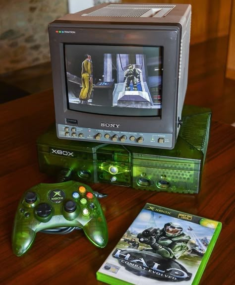 Retro Gaming Setup, Asher Core, Tech Moodboard, Video Games Aesthetic, Halo Combat Evolved, Kirsten Vangsness, Games Aesthetic, Retro Games Room, Crt Tv