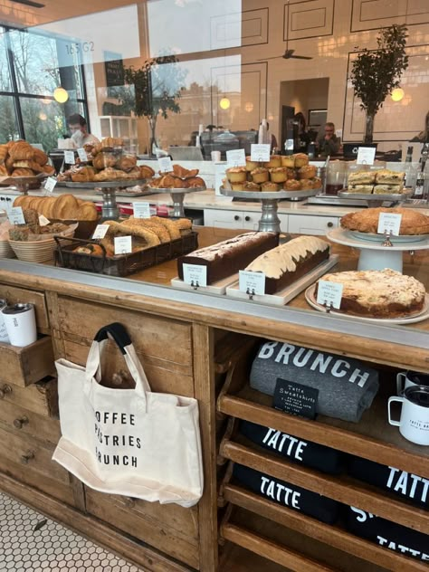 Coffee Shop Baking Ideas, Front Cafe Design Ideas, Small Bakery Coffee Shop, Coffeeshop Food Ideas, Trendy Bakery, Local Bakery, Bakery Restaurant, Cute Coffee Shop Ideas Inspiration, Boho Bakery Design