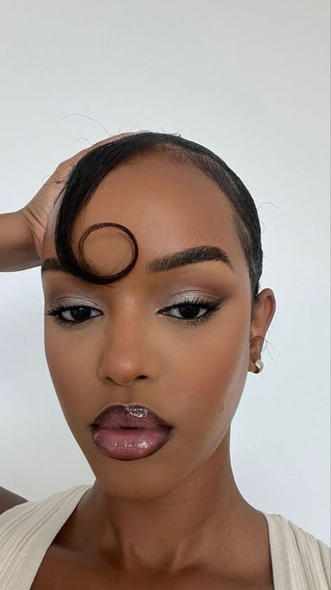 1920s Makeup, 90s Makeup Look, Silver Makeup, 90s Makeup, Makeup For Black Skin, Brown Skin Makeup, Lip Combo, Minimal Makeup, Dope Makeup