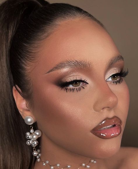 Sparkle Bridal Makeup, Sultry Makeup Looks Brown Eyes, Bronze Glam Makeup, Makeup Forever Lip Liner, Glitter Eye Makeup Looks, Advent Calendar Makeup, Glam Party Makeup, Full Glam Makeup Looks, Mario Makeup