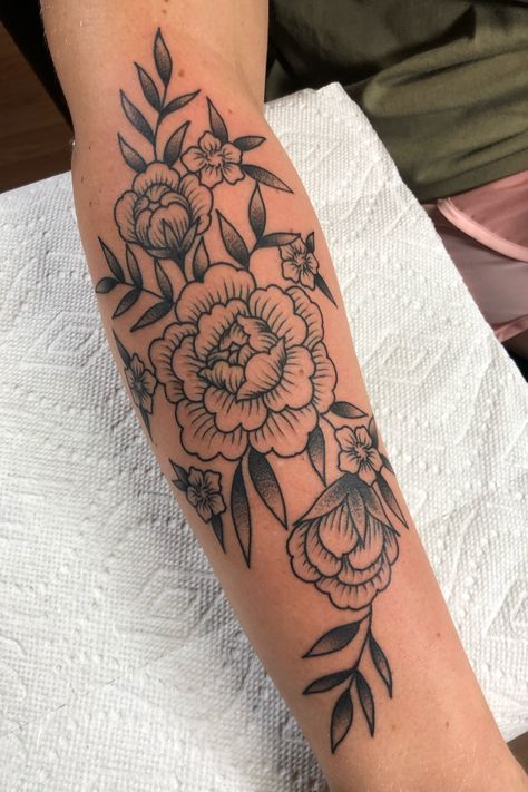 Traditional Flower Arm Tattoo, Traditional Rose Tattoo Sleeve, Traditional Style Floral Tattoo, Above Knee Floral Tattoo, Old American Tattoos Traditional Styles, Traditional Tattoos Flower Sleeve, 50s Inspired Tattoos, American Traditional Floral Sleeve, Traditional Floral Shoulder Tattoo