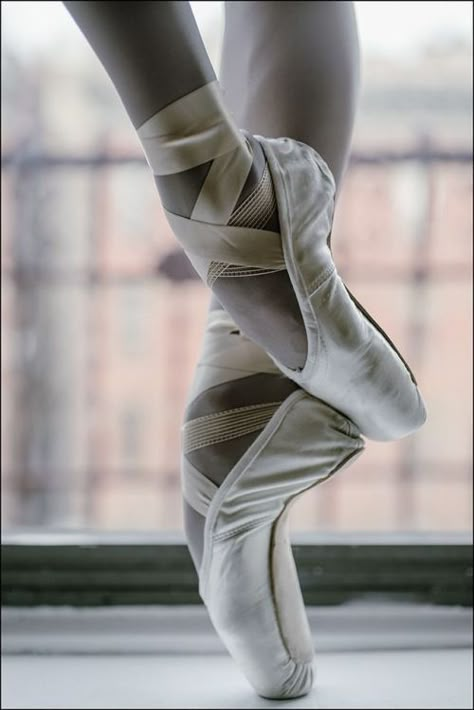 Ballerina Project, Dancer Photography, Ballet Aesthetic, Ballet Poses, Ballet Photos, The Ballerina, Ballet Photography, Dance Ballet, Pointe Shoes