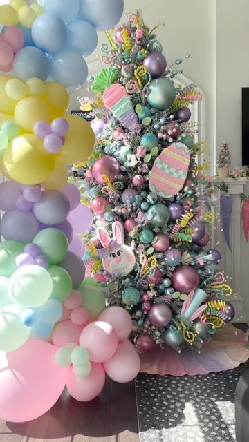 SAMI RICCIOLI on Instagram: "Happy Easter weekend my friends 🐣 #easterdecor #eastertree" Easter Festival Ideas, Easter Trees Ideas, Easter Office Decor, Spring Christmas Tree Ideas, Easter Christmas Tree Ideas, Spring Christmas Tree, Easter Christmas Tree, Easter Tree Ideas, Spring Tree Decorations