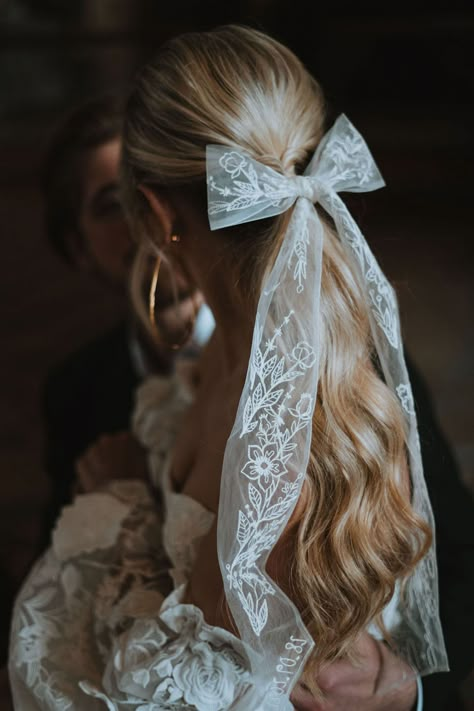 Big Bow Wedding Hair, Hair Ribbon Wedding, Wedding Hair Ponytail With Bow, Wedding Hairstyle Accessories, Wedding Dress With Bow In Hair, Bridal Bows Hair, Bow Hair Wedding, Wedding Hair Photography, Bow In Hair Wedding