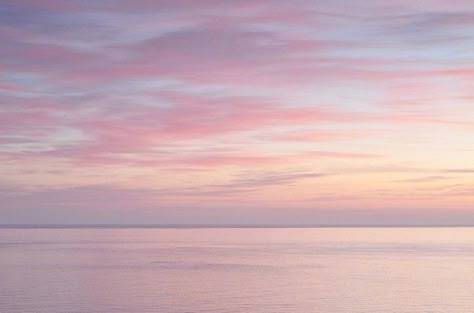 Soft Landscape Aesthetic, Pastel Sky Wallpaper Desktop, Sunrise Aesthetic Wallpaper Desktop, Soft Pink Aesthetic Landscape, Soft Pink Aesthetic Desktop Wallpaper, Pink Beach Wallpaper Desktop, Soft Sunrise Aesthetic, Sea Pink Aesthetic, Soft Desktop Wallpaper Aesthetic