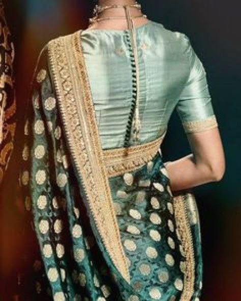 silk saree blouse with putli buttons down the centre of the blouse back Sari Blouses, Sabyasachi Mukherjee, Blouse Designs High Neck, Wedding Trousseau, Blouse Designs Catalogue, Best Blouse Designs, Blouse Ideas, Blouse Back Neck Designs, Sari Blouse Designs