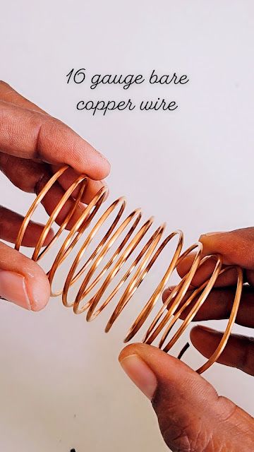 Hammered Jewelry Tutorial, Wire Work Jewelry Tutorials, Crystal Tutorial, Wire Bracelets Diy, Wire Bracelet Tutorial, Copper Jewelry Diy, Free Jewelry Making Projects, Metal Art Jewelry, Wire Wrapped Jewelry Pendant