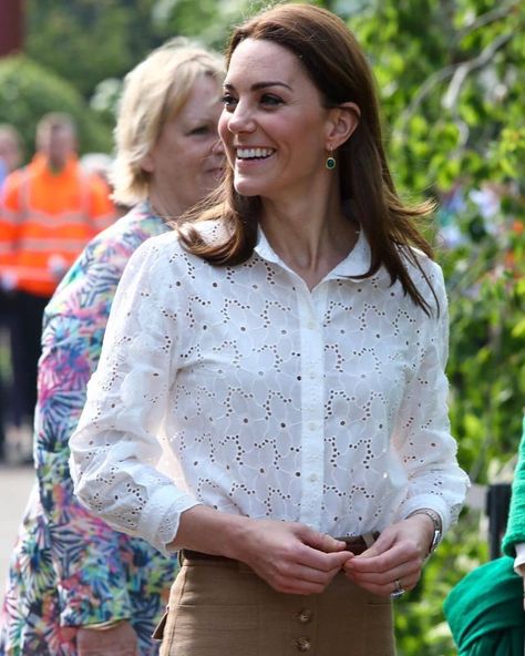 Chicken Tops For Women, Princess Charlotte And Prince Louis, Rhs Chelsea Flower Show, Prince Louis, For The Last Time, Boutique Dress Designs, Chelsea Flower, Chelsea Flower Show, William Kate