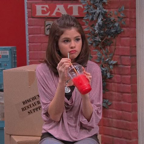 Selena Gomez Childhood, Wizards Of Waverly, Alex Russo, Disney Channel Shows, Wizards Of Waverly Place, Waverly Place, I Love Cinema, Selena G, 2000s Aesthetic