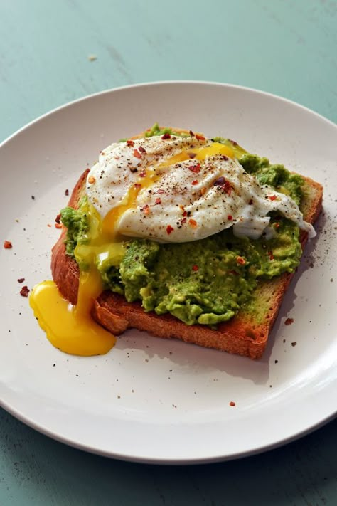 Healthy Nutrition Plan, Avocado Toast Recipe, Poached Egg, Toast Recipes, Proper Nutrition, Healthy Eating Recipes, 2023 Vision Board, 2023 Vision, Quick Breakfast