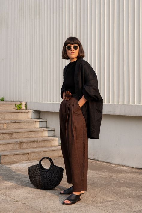 Chloe Mallory Boots Outfit, Cool Professor Style, Work Outfits Women Edgy, Outfit Palette, Gentlewoman Style, Pleated Pants Outfit, 2023 Spring Outfits, Summer Fashion Women, Power Lines